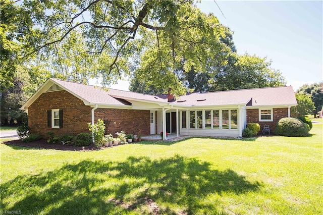 640 Summerest Ct, Kernersville, NC 27284 - ranch-style house with brick siding and a front yard