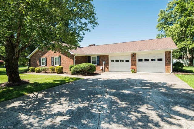 640 Summerest Ct, Kernersville, NC 27284 - single story home featuring a garage, concrete driveway, a front yard, and brick siding