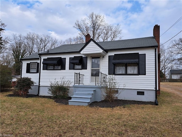 view of front of house with a front lawn