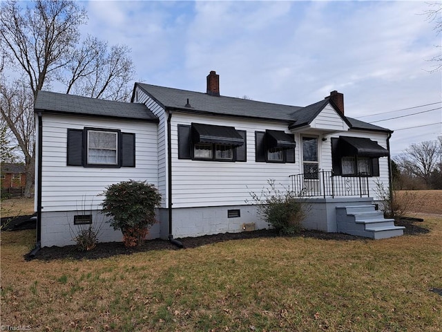 view of front of home with a front lawn