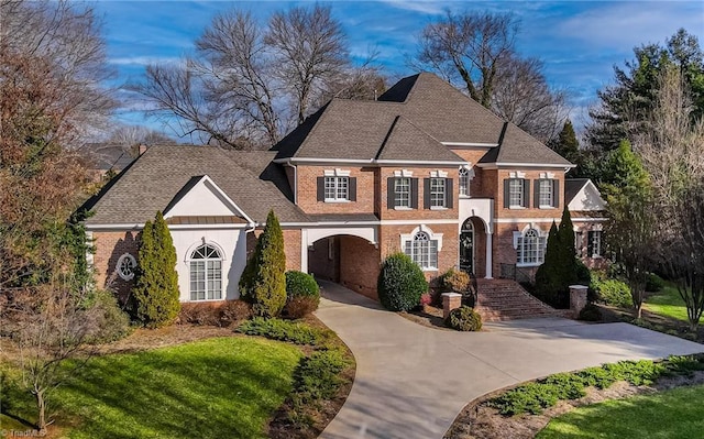 view of front of home featuring a front lawn