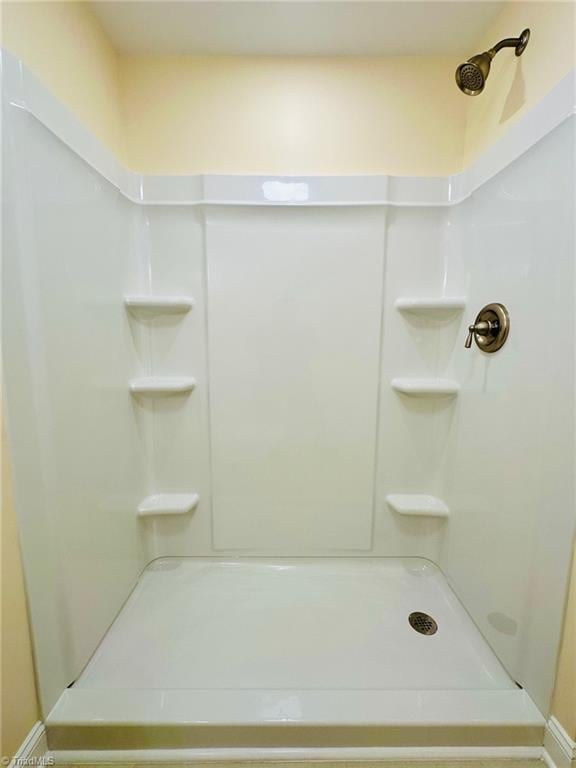 5670 Plantation Dr, Winston-Salem, NC 27105 - bathroom with a shower and baseboards