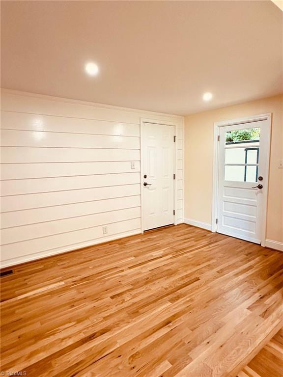 5670 Plantation Dr, Winston-Salem, NC 27105 - foyer with light wood-style flooring, baseboards, and recessed lighting
