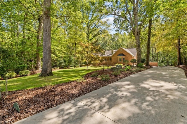 exterior space featuring a front yard