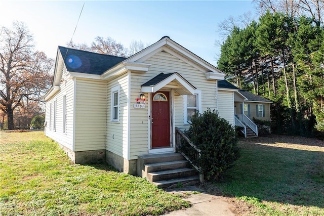 view of front facade featuring a front yard