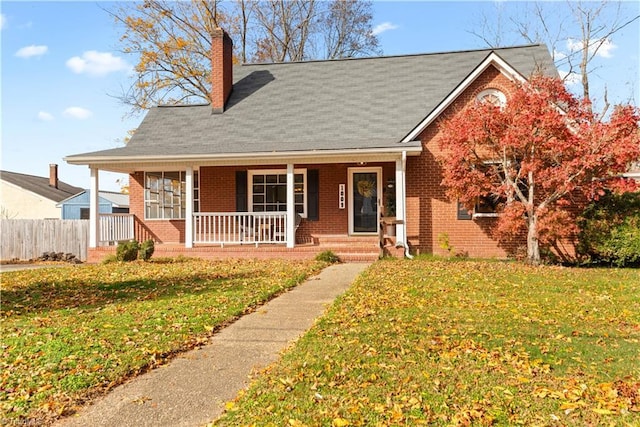 view of front of property featuring a front yard