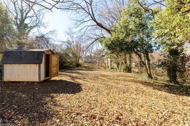 view of yard with an outbuilding and a storage shed