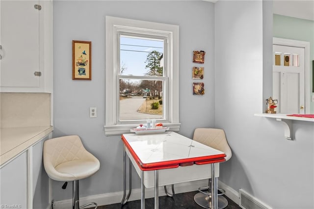 dining room with visible vents and baseboards