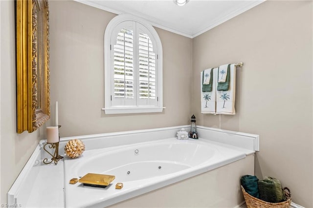 422 Wildwood Dr, Salisbury, NC 28146 - full bath featuring a whirlpool tub and crown molding