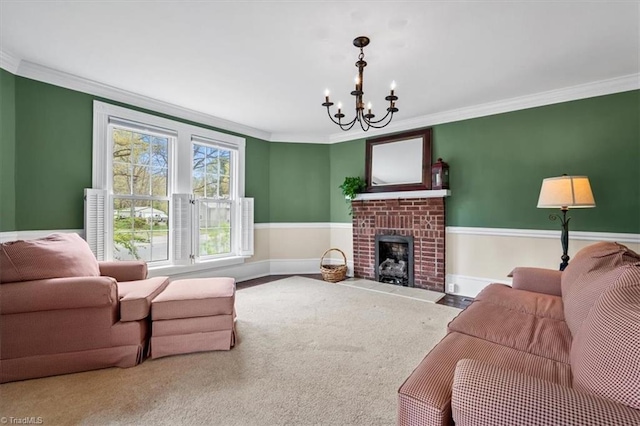 living area with ornamental molding, a notable chandelier, and a fireplace