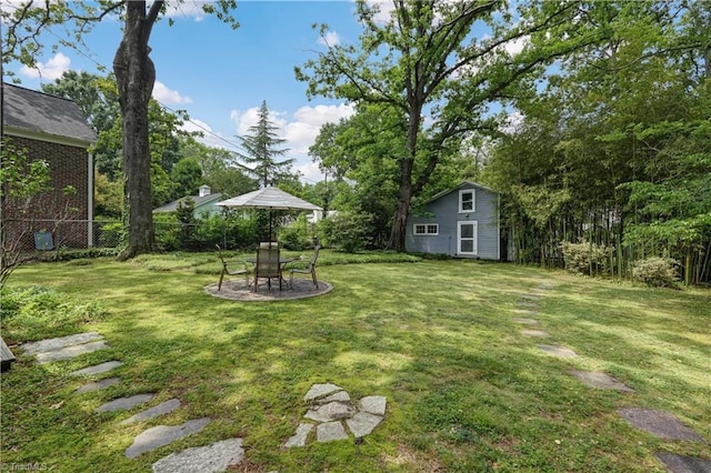 809 Simpson St, Greensboro, NC 27401 - view of yard featuring an outbuilding