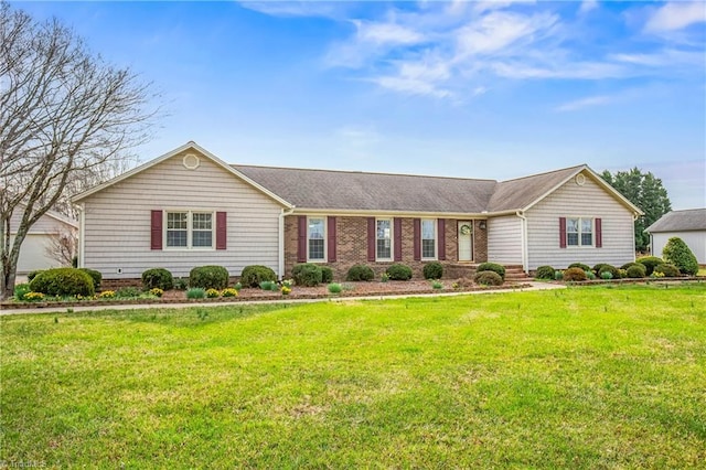 ranch-style house featuring a front lawn and a shingled roof