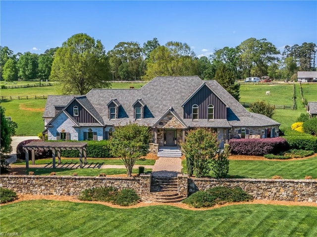 view of front of house featuring a pergola and a front yard