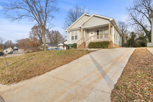 view of front of home featuring a front lawn and covered porch