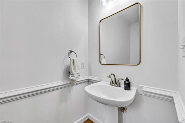 bathroom featuring sink