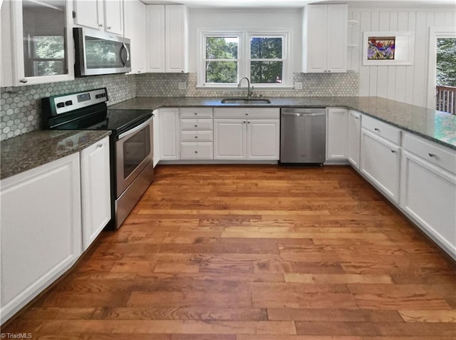 3230 High Cliffs Rd, Pfafftown, NC 27040 - kitchen with appliances with stainless steel finishes, wood finished floors, and white cabinets