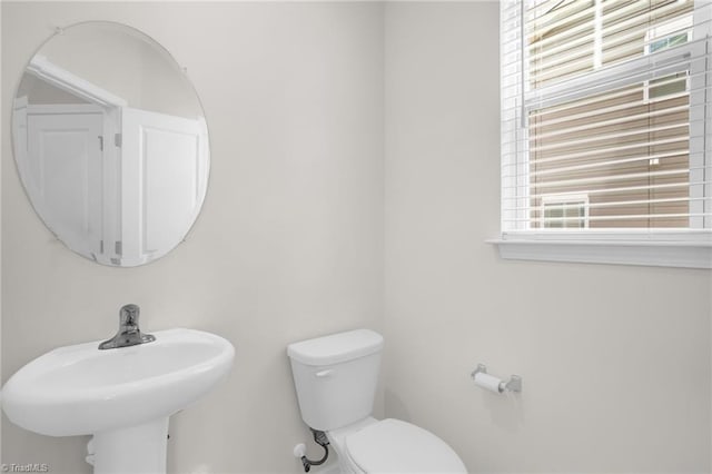 1230 Evelynnview Ln, Kernersville, NC 27284 - bathroom with toilet and a sink