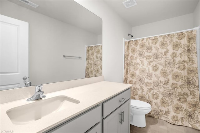 1230 Evelynnview Ln, Kernersville, NC 27284 - bathroom featuring toilet, vanity, and a shower with shower curtain