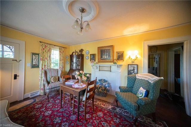 sitting room featuring an inviting chandelier