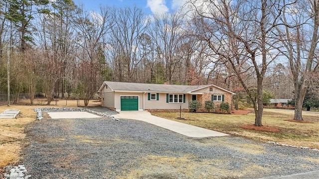 view of front of house featuring a garage and a front yard