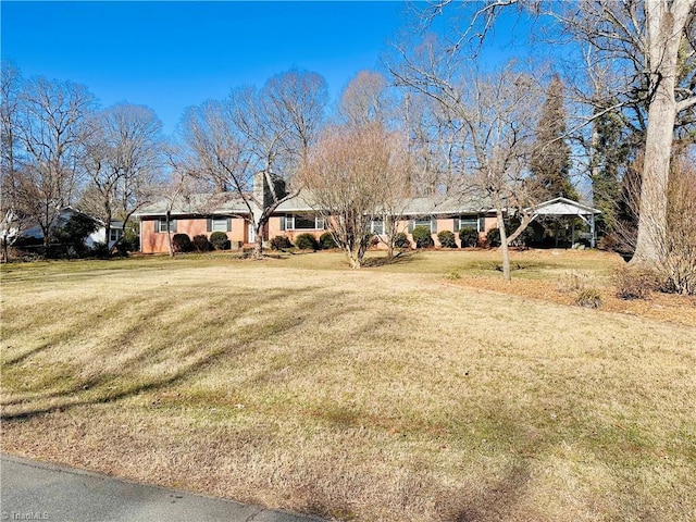 view of front facade featuring a front yard