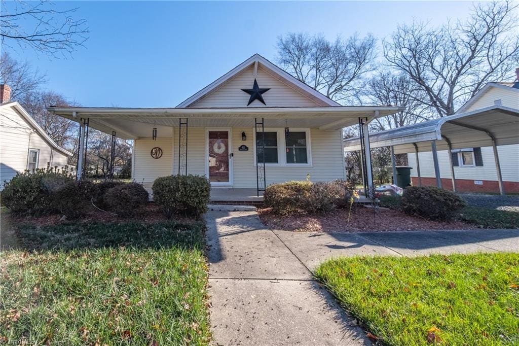 view of front of house featuring a porch