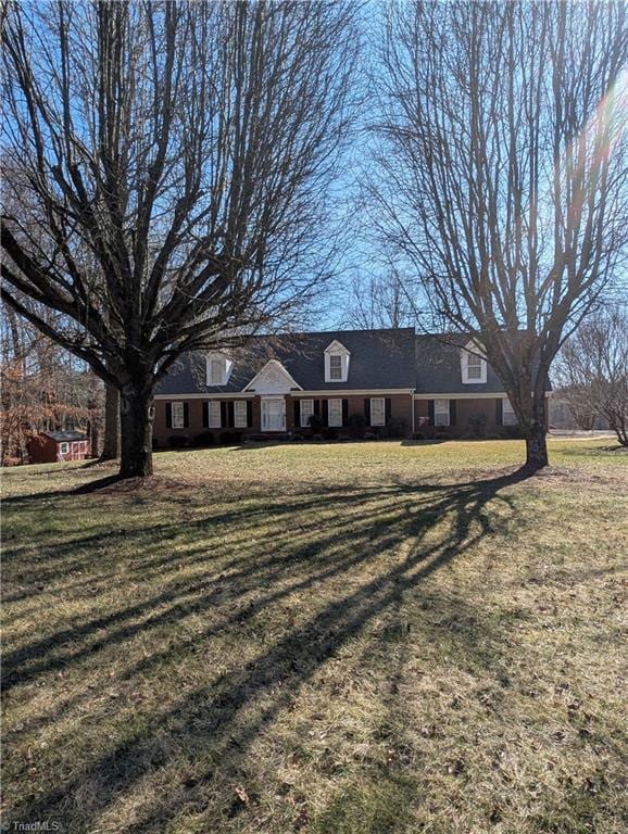 ranch-style house featuring a front lawn