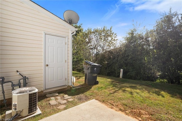 view of yard with central AC unit