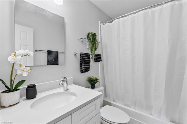 full bathroom featuring vanity, toilet, and shower / bath combo