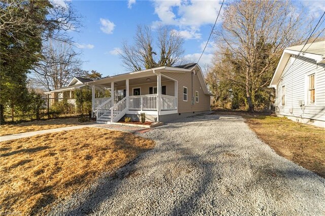 view of front of property featuring a porch