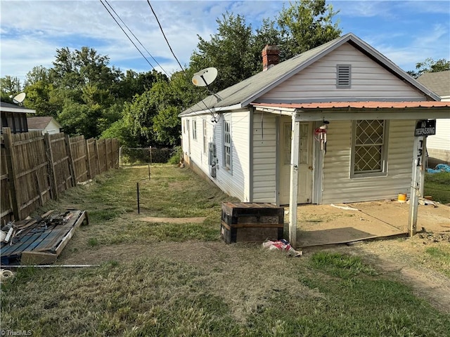 exterior space featuring a front lawn