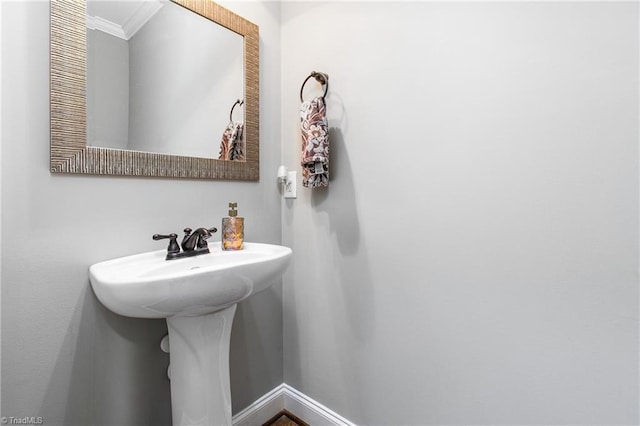 bathroom with ornamental molding