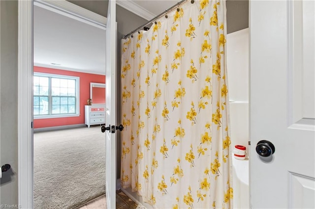 bathroom with a shower with shower curtain and crown molding