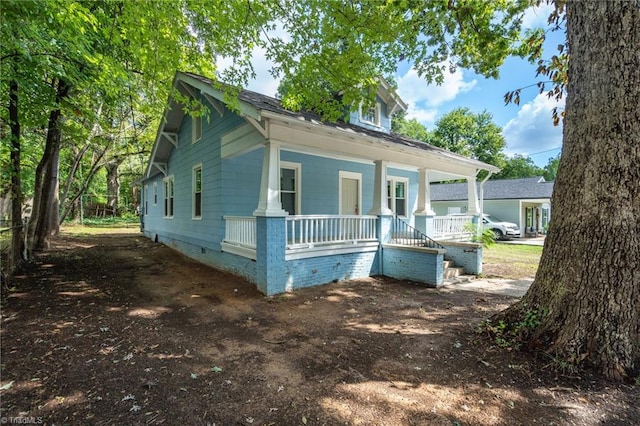 view of front facade with crawl space and covered porch