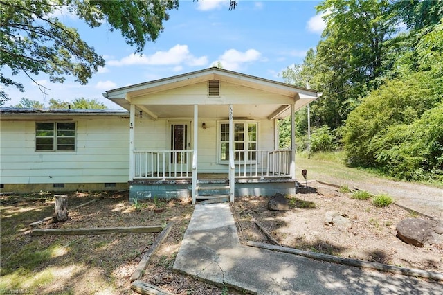 view of front of home featuring crawl space and covered porch