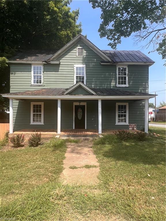 view of front facade with a porch and a front lawn