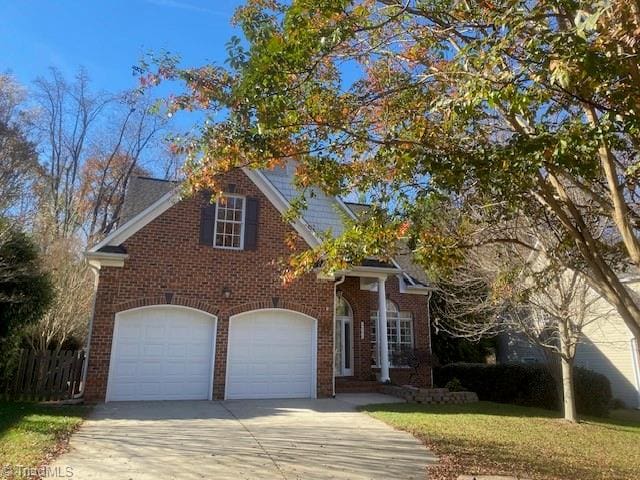 view of front of house featuring a front lawn and a garage