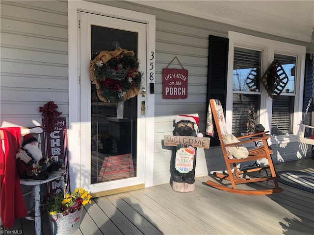 doorway to property with covered porch