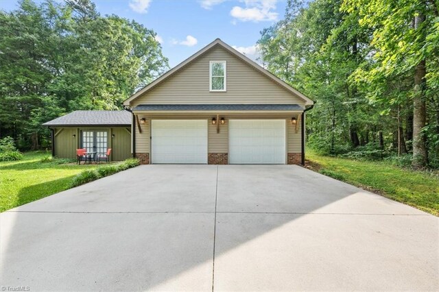 5170 Tabernacle School Rd, Asheboro, NC 27205 - view of front facade with a front yard, brick siding, and driveway