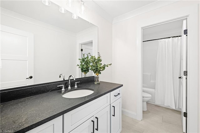 bathroom with crown molding, baseboards, vanity, and toilet