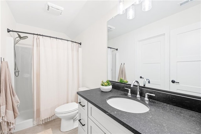 full bathroom with curtained shower, visible vents, toilet, and vanity