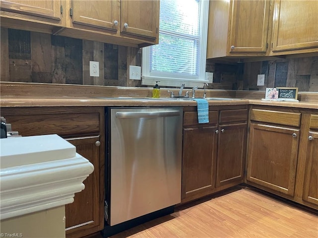 kitchen featuring light hardwood / wood-style floors, sink, decorative backsplash, and dishwasher