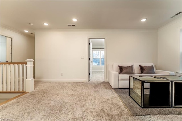 living room featuring carpet, baseboards, visible vents, recessed lighting, and ornamental molding