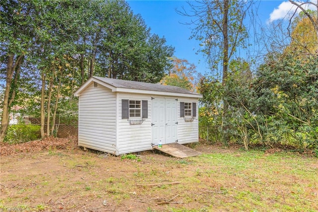 view of outbuilding with a yard