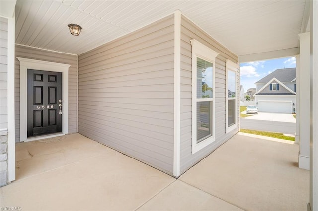 property entrance with covered porch