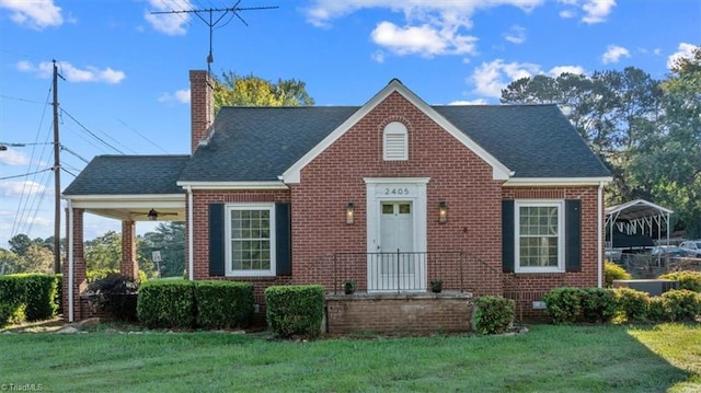 view of front of property with a front yard