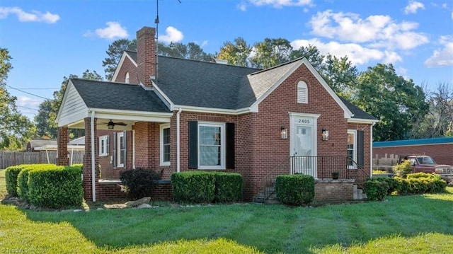 view of front of home featuring a front yard