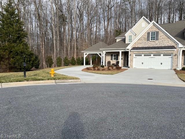 craftsman house featuring a garage and concrete driveway