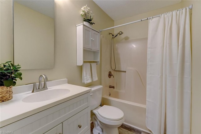 full bathroom with shower / bath combo with shower curtain, vanity, and toilet