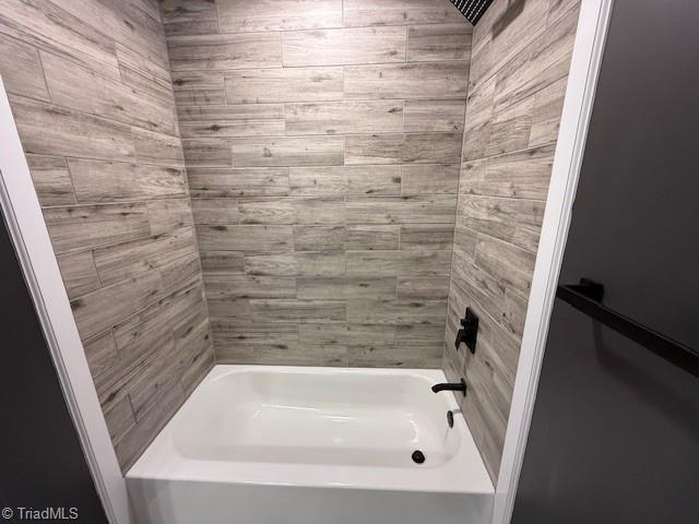 bathroom with shower / washtub combination